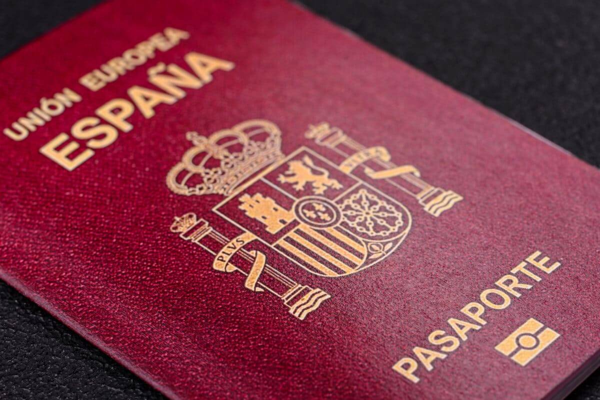 Spanish passport: obtaining Spanish citizenship by residence